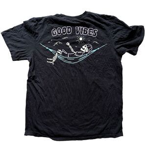 Good Vibes Black and Pink Skeleton Hammock Short Sleeve Medium TShirt